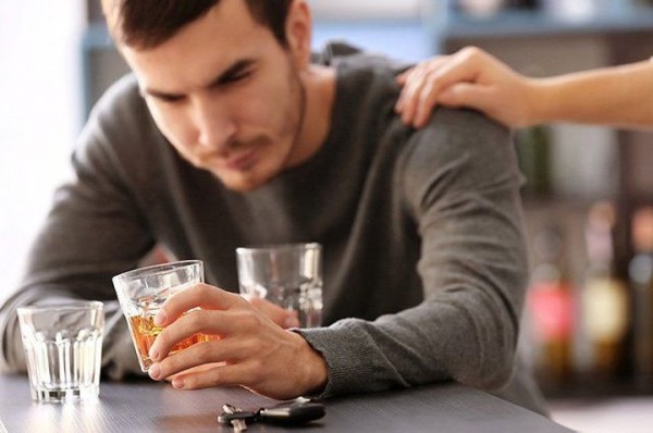 Супруги, выпивающие друг с другом, живут дольше, считают ученые