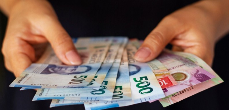 
												Обвал рубля и кризис зависимости: в какой валюте хранить сбережения, стоит ли инвестировать в недвижимость и перекладываться в юань?
											